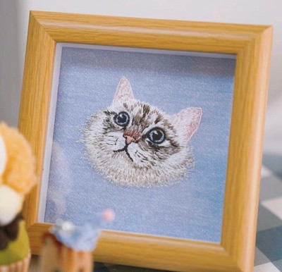 Embrogift Embroidered pet photo frame