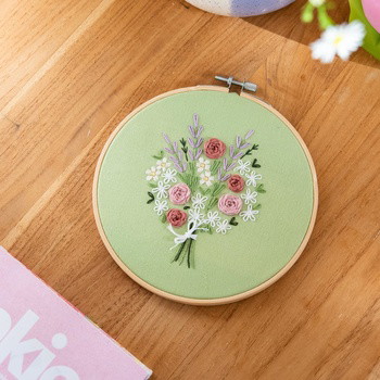 DARLING DAISY BOUQUET - Embroidery Kit