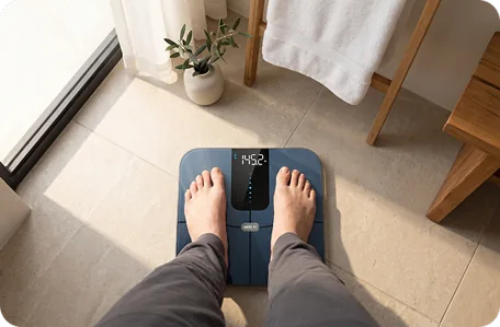 A person using Herz P1 Smart Scale