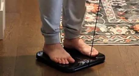 User stepping on Herz P1 Smart Scale