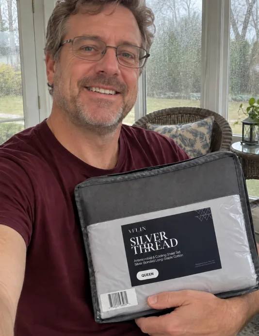 Graham P. holding his Velin Silver Thread sheet set