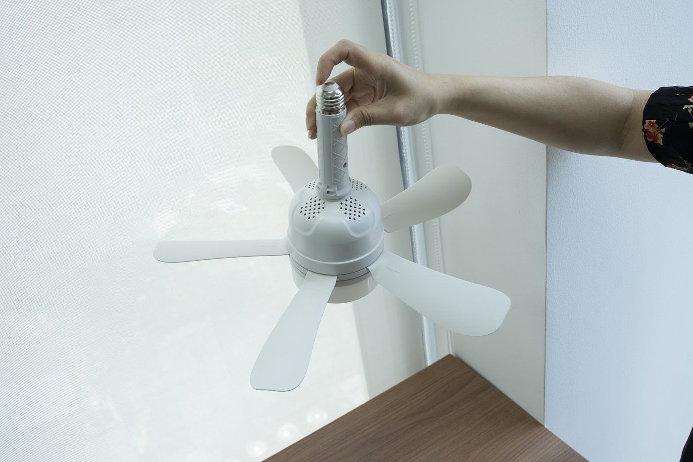 Screwing the socket fan into a ceiling socket
